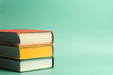 汽车启动马达不转动。打不着火。是什么原因导致马达损坏？